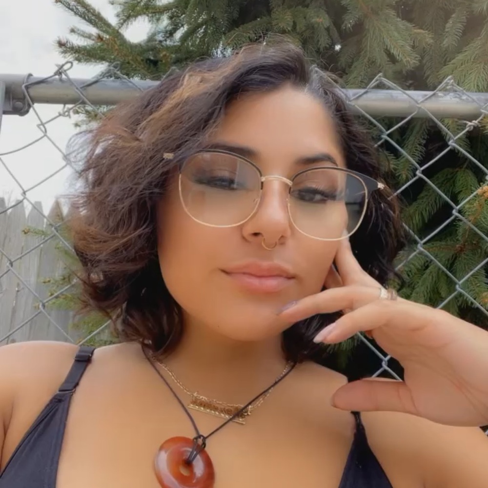 Meet your Posher, Mia